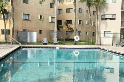 Condo in Miami, Florida, 2 bedrooms № 1984418 - photo 17