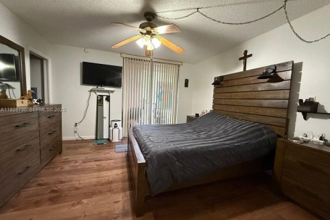 Condo in Miami, Florida, 2 bedrooms № 1984418 - photo 4