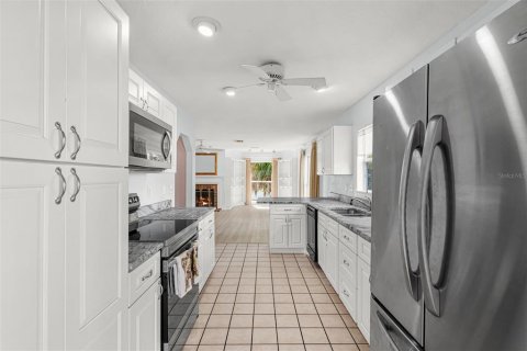 House in Palmetto, Florida 3 bedrooms, 292.64 sq.m. № 2330171 - photo 23