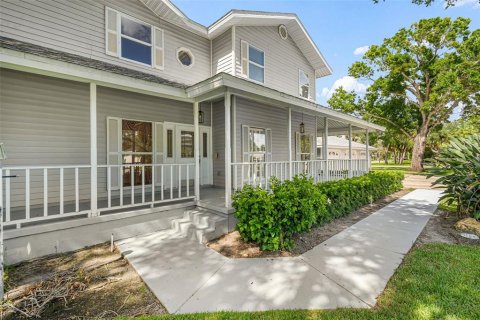 House in Palmetto, Florida 3 bedrooms, 292.64 sq.m. № 2330171 - photo 8