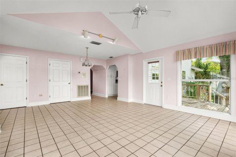 House in Palmetto, Florida 3 bedrooms, 292.64 sq.m. № 2330171 - photo 29