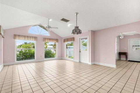 House in Palmetto, Florida 3 bedrooms, 292.64 sq.m. № 2330171 - photo 26
