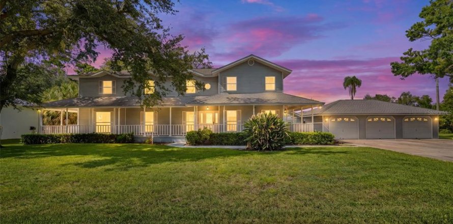 House in Palmetto, Florida 3 bedrooms, 292.64 sq.m. № 2330171