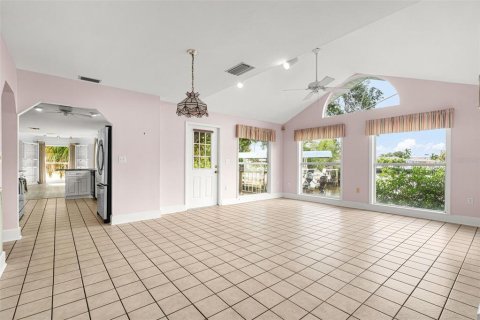 House in Palmetto, Florida 3 bedrooms, 292.64 sq.m. № 2330171 - photo 27