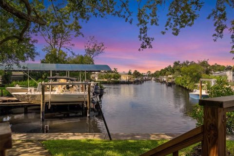 House in Palmetto, Florida 3 bedrooms, 292.64 sq.m. № 2330171 - photo 2