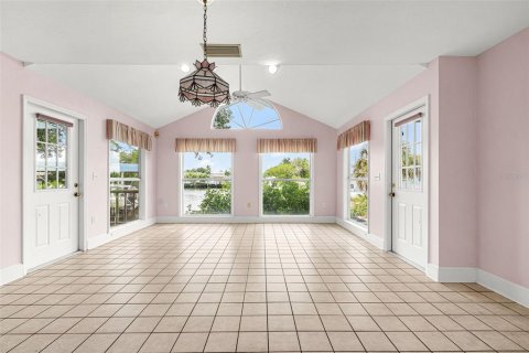 House in Palmetto, Florida 3 bedrooms, 292.64 sq.m. № 2330171 - photo 28