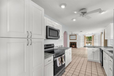 House in Palmetto, Florida 3 bedrooms, 292.64 sq.m. № 2330171 - photo 24