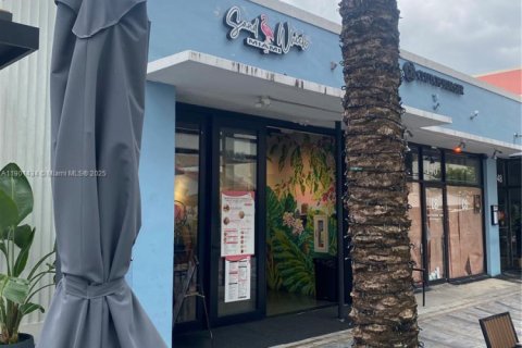 Commercial property in Coral Gables, Florida № 2015112