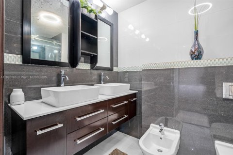 Townhouse in Miami, Florida 3 bedrooms, 109.9 sq.m. № 1944092 - photo 18
