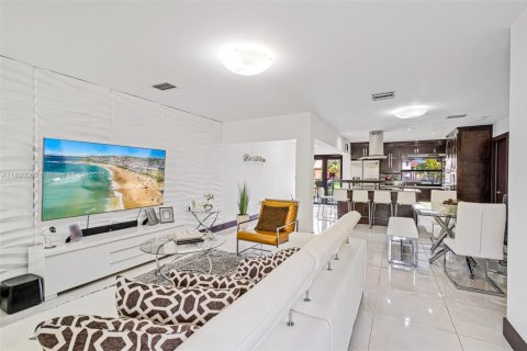 Townhouse in Miami, Florida 3 bedrooms, 109.9 sq.m. № 1944092 - photo 4