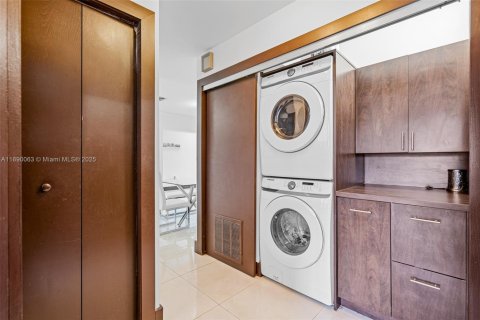 Townhouse in Miami, Florida 3 bedrooms, 109.9 sq.m. № 1944092 - photo 15
