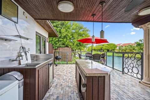 Townhouse in Miami, Florida 3 bedrooms, 109.9 sq.m. № 1944092 - photo 26