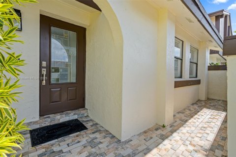 Townhouse in Miami, Florida 3 bedrooms, 109.9 sq.m. № 1944092 - photo 2