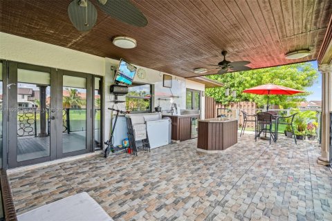 Townhouse in Miami, Florida 3 bedrooms, 109.9 sq.m. № 1944092 - photo 24