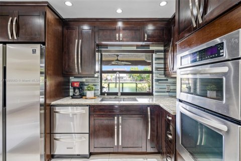 Townhouse in Miami, Florida 3 bedrooms, 109.9 sq.m. № 1944092 - photo 13