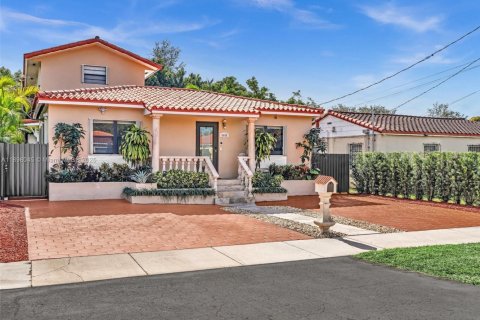 House in Miami, Florida 4 bedrooms, 248.51 sq.m. № 2013510 - photo 4