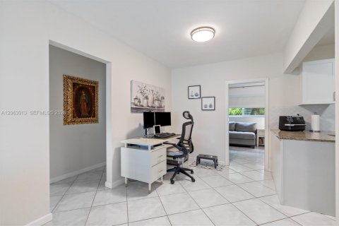 House in Tamarac, Florida 2 bedrooms, 100.52 sq.m. № 2266155 - photo 7