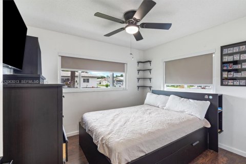 House in Tamarac, Florida 2 bedrooms, 100.52 sq.m. № 2266155 - photo 10