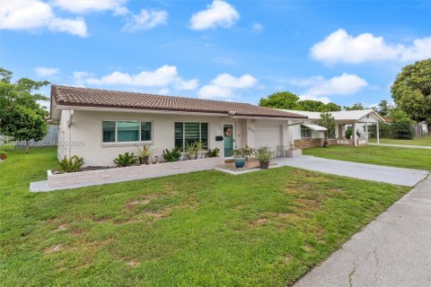 House in Tamarac, Florida 2 bedrooms, 100.52 sq.m. № 2266155 - photo 14