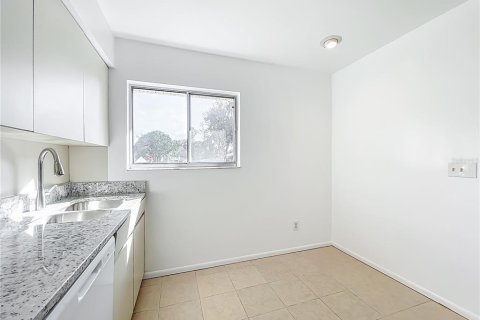 House in Orlando, Florida 3 bedrooms, 146.41 sq.m. № 2213056 - photo 18