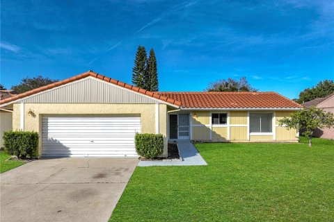 House in Orlando, Florida 3 bedrooms, 146.41 sq.m. № 2213056 - photo 5