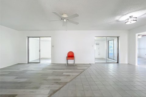 House in Orlando, Florida 3 bedrooms, 146.41 sq.m. № 2213056 - photo 22