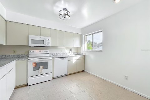 House in Orlando, Florida 3 bedrooms, 146.41 sq.m. № 2213056 - photo 17
