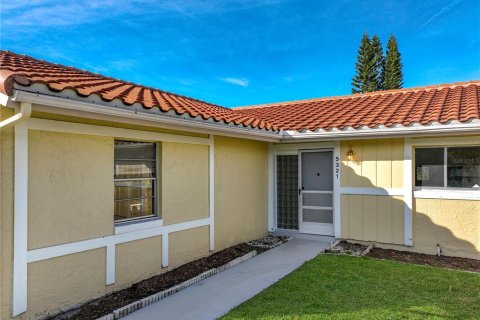 House in Orlando, Florida 3 bedrooms, 146.41 sq.m. № 2213056 - photo 9