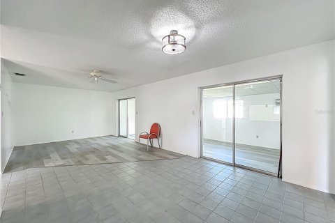 House in Orlando, Florida 3 bedrooms, 146.41 sq.m. № 2213056 - photo 26