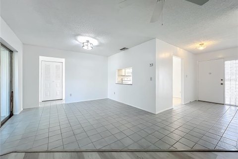 House in Orlando, Florida 3 bedrooms, 146.41 sq.m. № 2213056 - photo 25