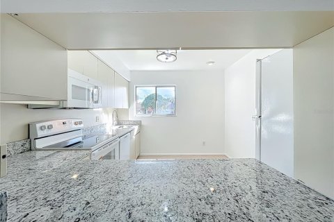 House in Orlando, Florida 3 bedrooms, 146.41 sq.m. № 2213056 - photo 20