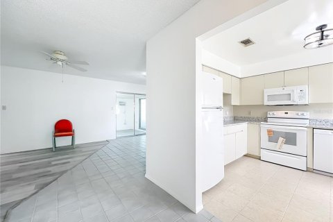 House in Orlando, Florida 3 bedrooms, 146.41 sq.m. № 2213056 - photo 14