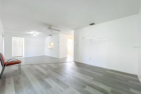 House in Orlando, Florida 3 bedrooms, 146.41 sq.m. № 2213056 - photo 24