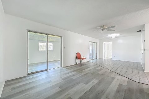 House in Orlando, Florida 3 bedrooms, 146.41 sq.m. № 2213056 - photo 23