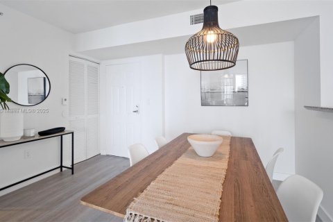 Купить кондоминиум в Майами, Флорида 2 спальни, 105.91м2, № 2018514 - фото 9