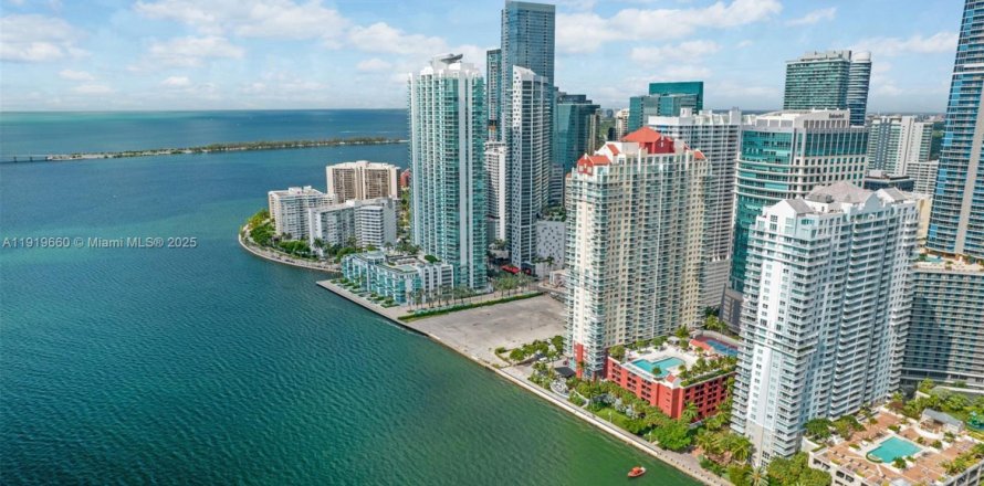 Кондоминиум с 2 спальнями в Майами, Флорида № 2018514