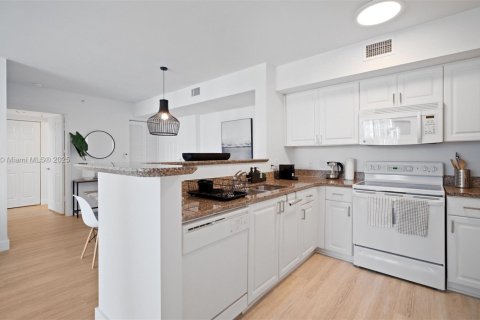 Купить кондоминиум в Майами, Флорида 2 спальни, 105.91м2, № 2018514 - фото 13