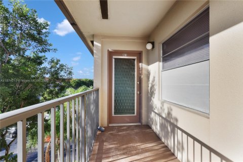 Condo in Pembroke Pines, Florida, 2 bedrooms  № 1925248 - photo 30