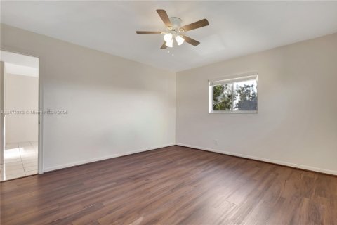 Condo in Pembroke Pines, Florida, 2 bedrooms  № 1925248 - photo 27