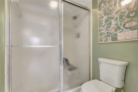 Condo in Pembroke Pines, Florida, 2 bedrooms  № 1925248 - photo 23