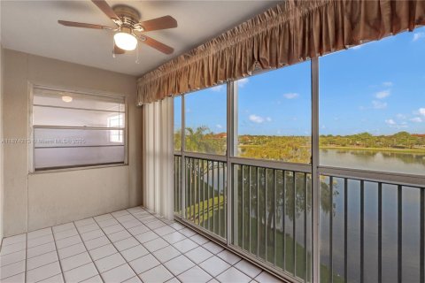 Condo in Pembroke Pines, Florida, 2 bedrooms  № 1925248 - photo 6