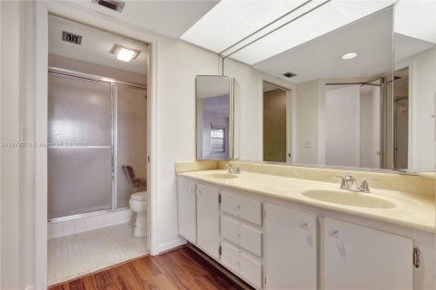 Condo in Pembroke Pines, Florida, 2 bedrooms  № 1925248 - photo 22