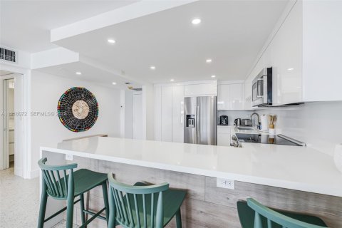 Condo in Miami, Florida, 2 bedrooms  № 1982661 - photo 7
