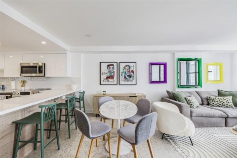 Condo in Miami, Florida, 2 bedrooms  № 1982661 - photo 4