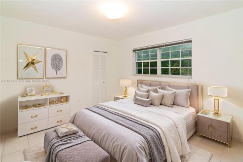 House in Miami, Florida 4 bedrooms, 140.47 sq.m. № 1770366 - photo 7