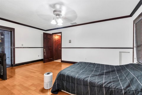 House in South Miami, Florida 5 bedrooms, 281.12 sq.m. № 1955172 - photo 27