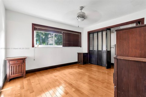 House in South Miami, Florida 5 bedrooms, 281.12 sq.m. № 1955172 - photo 21