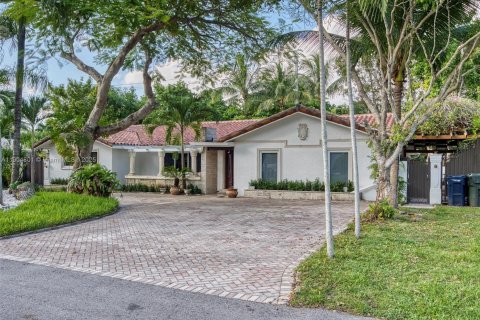 House in South Miami, Florida 5 bedrooms, 281.12 sq.m. № 1955172 - photo 8