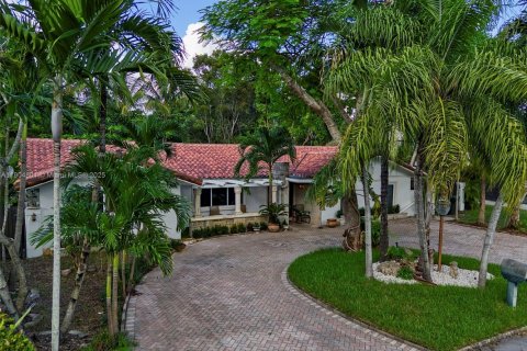 House in South Miami, Florida 5 bedrooms, 281.12 sq.m. № 1955172 - photo 6