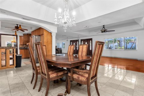 House in South Miami, Florida 5 bedrooms, 281.12 sq.m. № 1955172 - photo 17